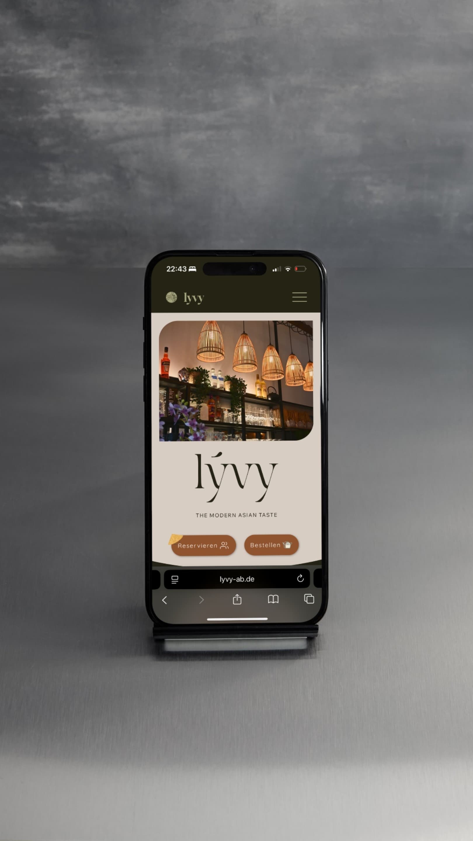 Lyvy Website mit warmer asiatischer Bildsprache