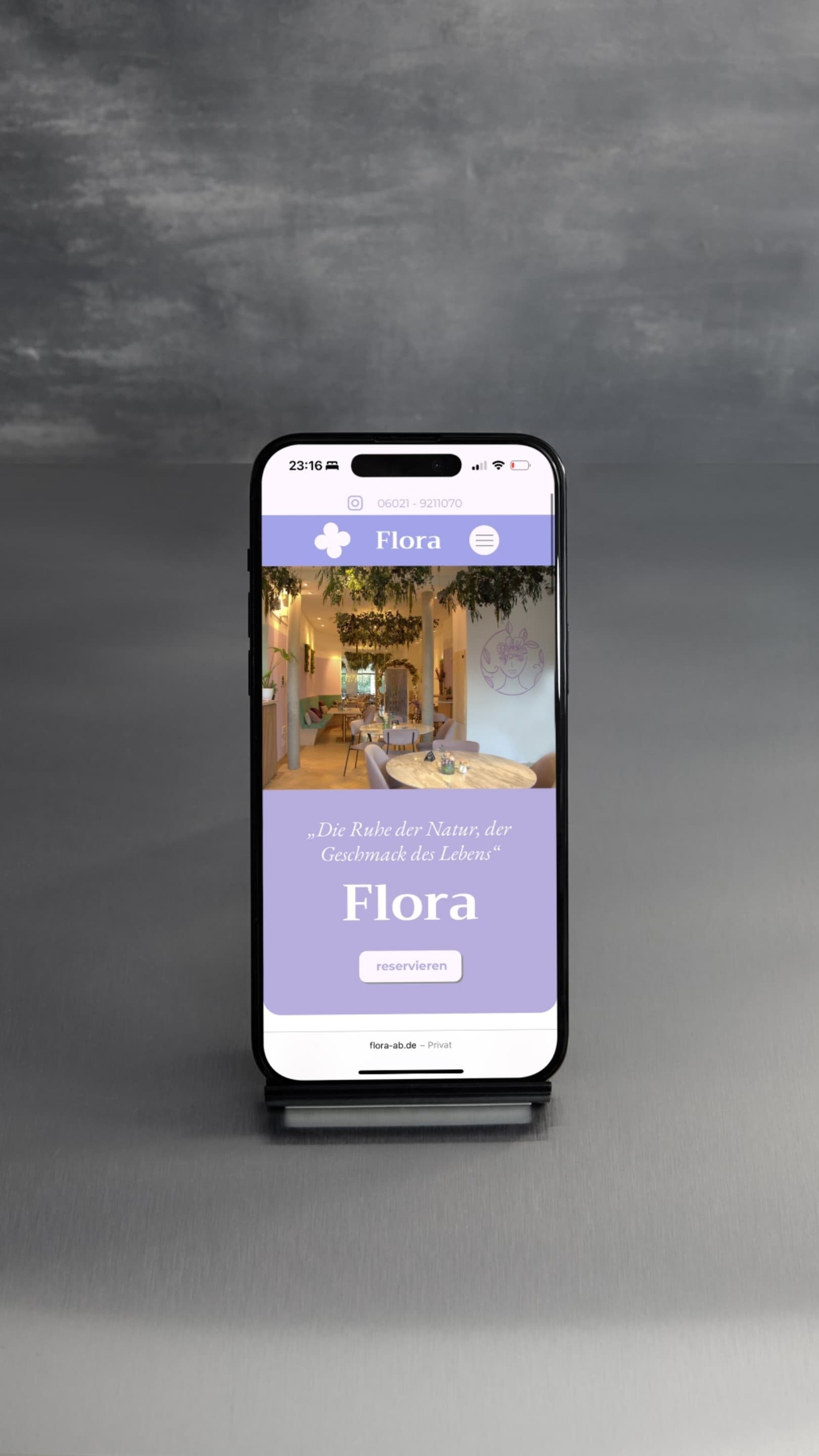 Café Flora Website mit heller floraler Gestaltung